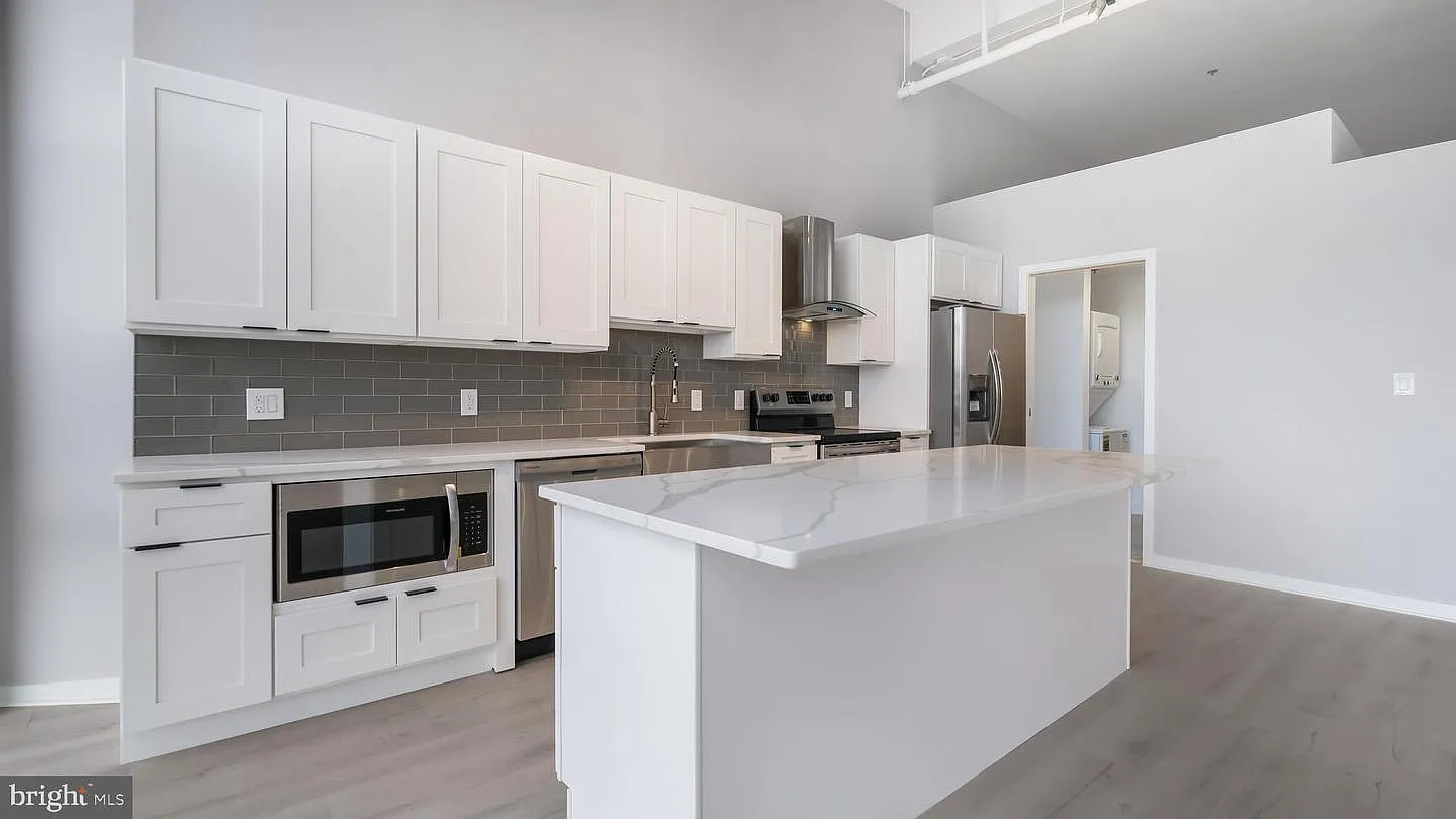 1 bed, 1004 sqft, $2,750 — Photo 4