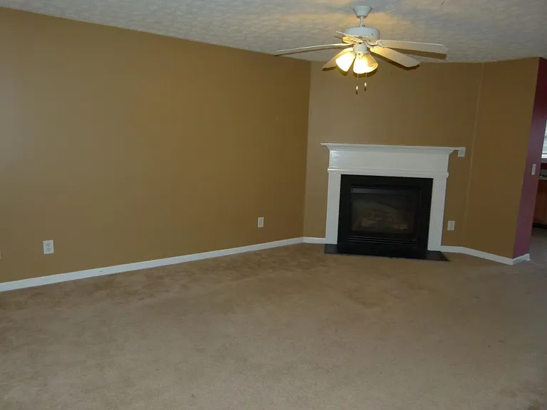 402 Village Overlook Dr — Photo 2