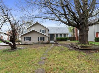 10058 Rosehill Rd, Lenexa, KS 66215