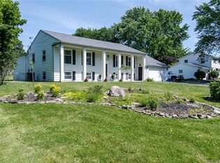 16 Ten Eyke Cir, Pittsford, NY 14534