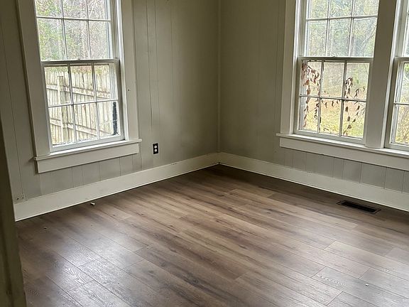 3rd image of 1332 Garland Dr