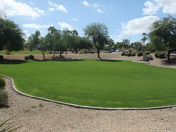 4th image of 15502 N Naegel Dr