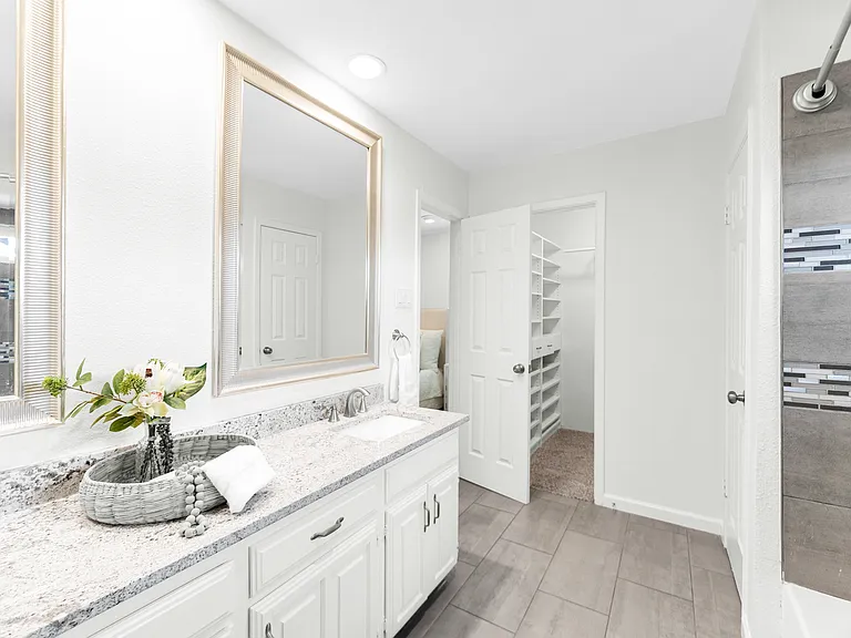 2600 Summertree Dr — Photo 22