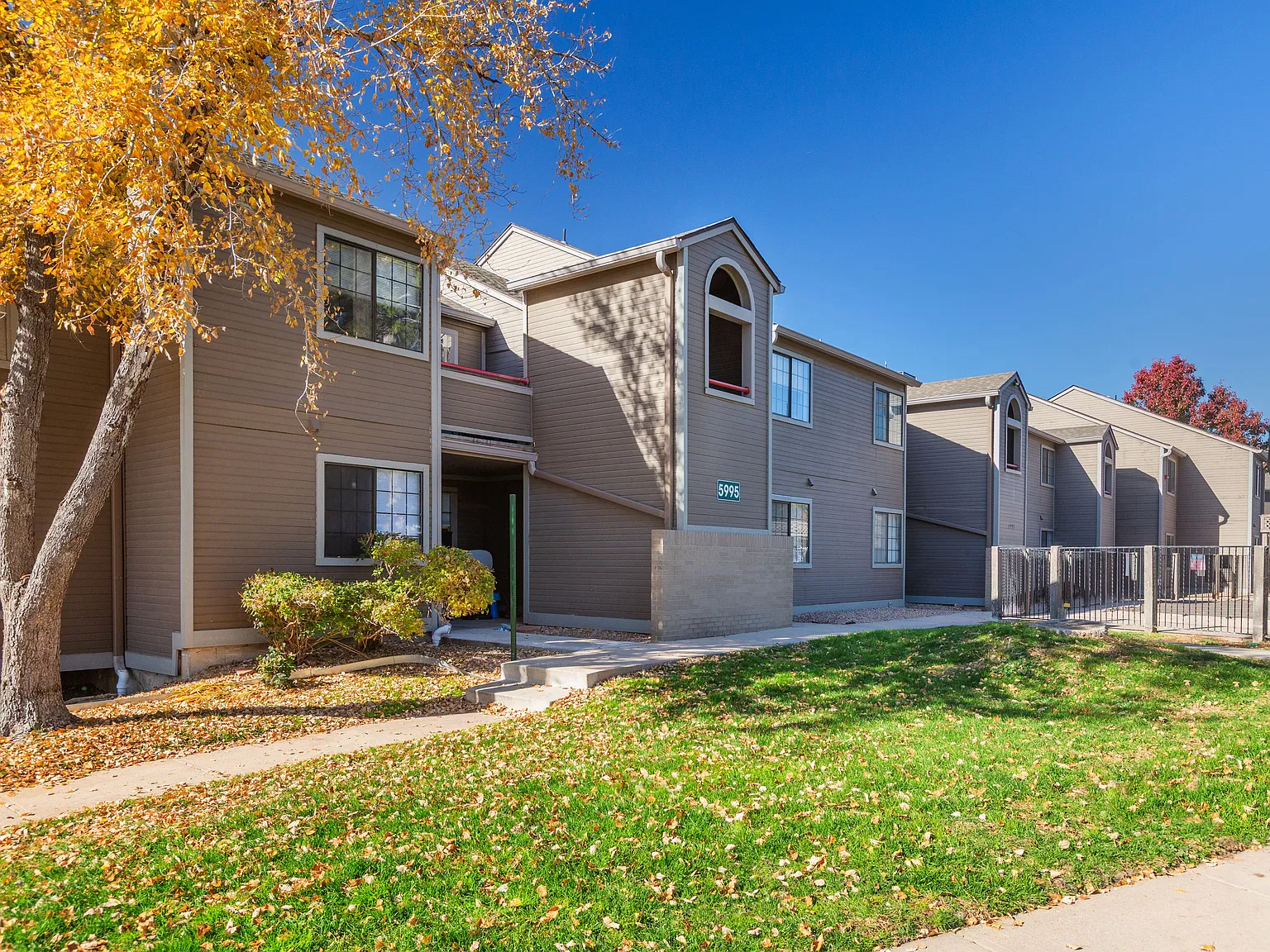 Sycamore Hills Apartments — Photo 2