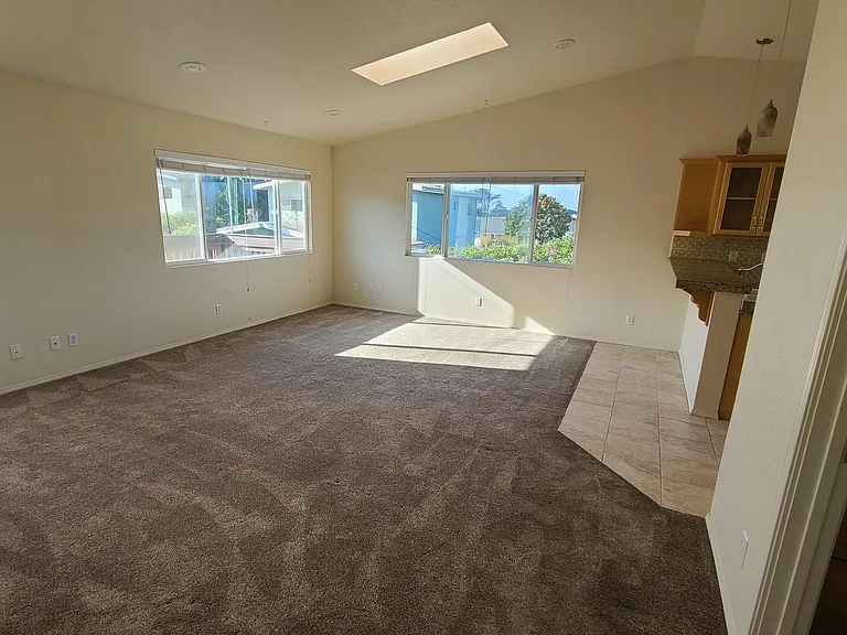 2117 Seaview Ave — Photo 1