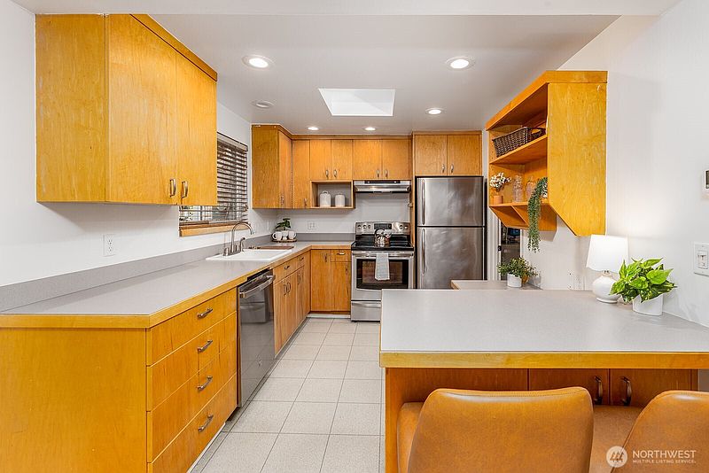 5th image of 13734 Stone Avenue N