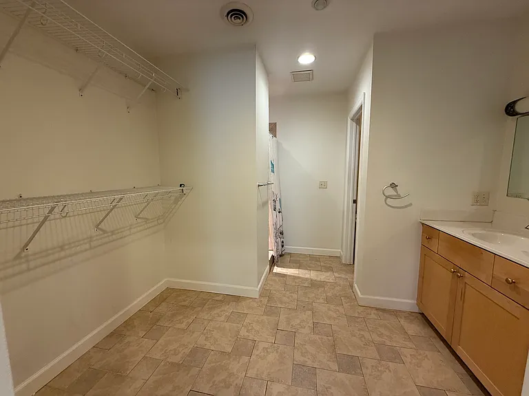 20 E Main St #6 — Photo 3