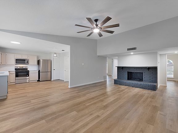 2nd image of 3201 Kenwood Dr