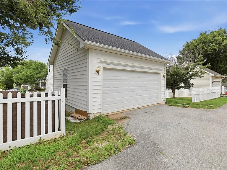341 Bullskin St — Photo 3