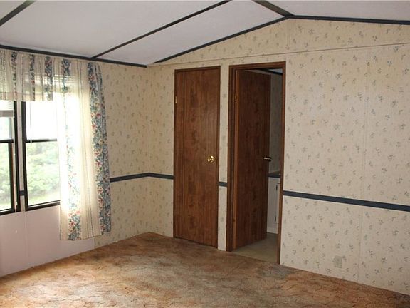 4th image of 44 Hillside Dr