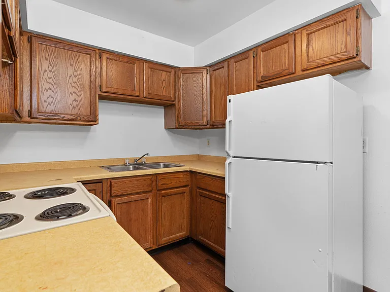 110 N Commercial Street — Photo 11