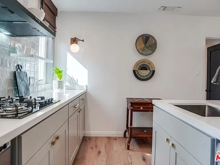 1574 Murray Dr — Photo 18