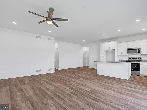 3rd image of 232 Ridge View Ln