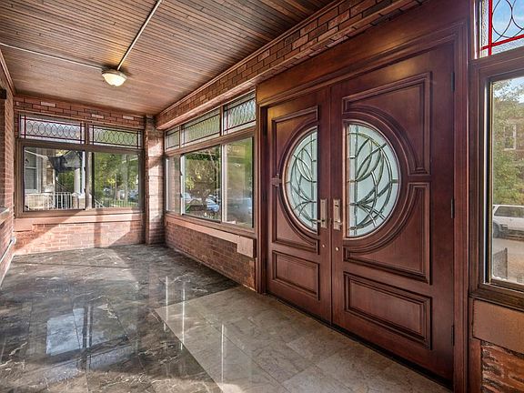 2nd image of 2864 W Dickens Ave #2