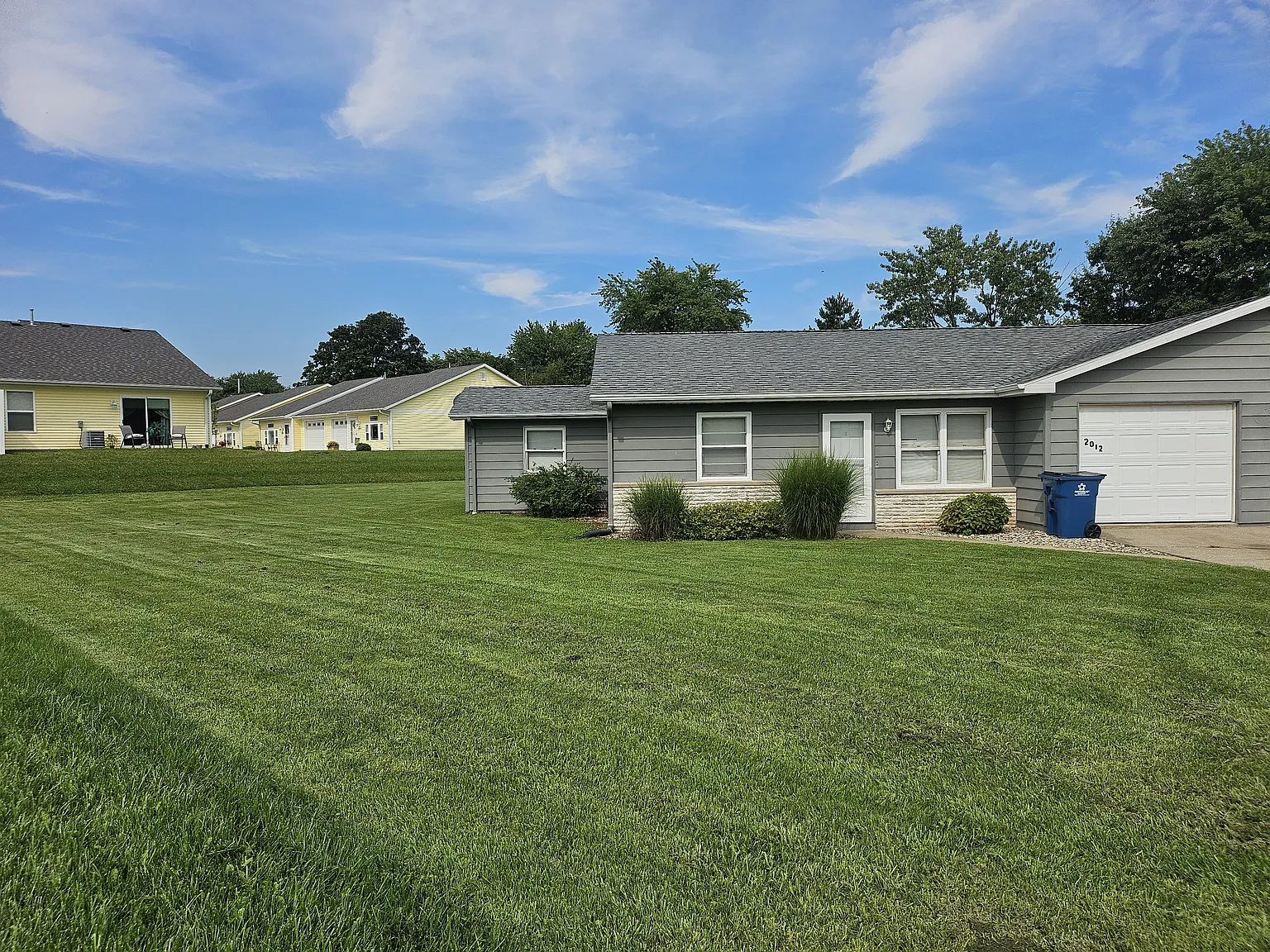 2 bed, 900 sqft, $1,400 — Photo 1