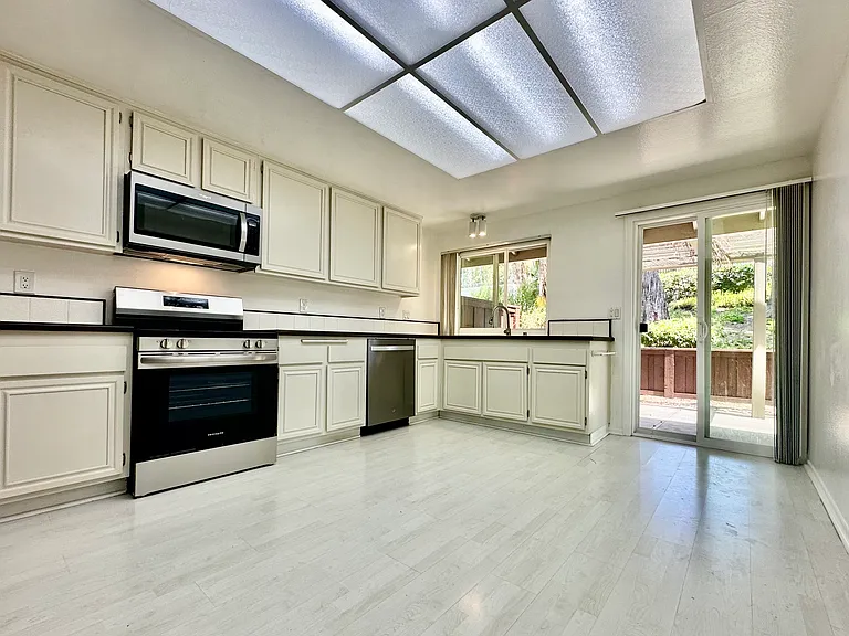 3368 Calle La Veta — Photo 4