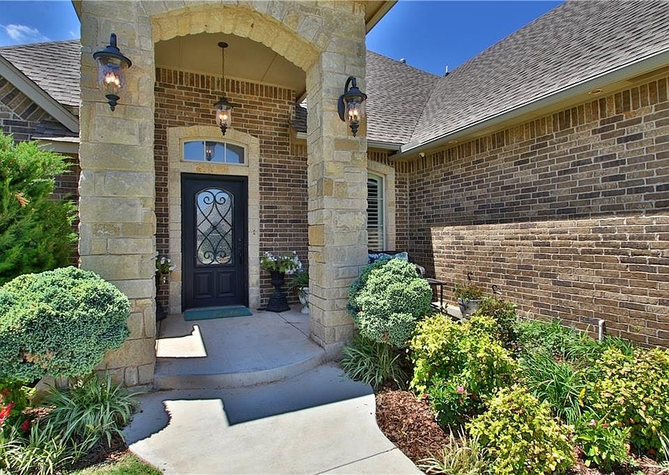 1st image of 617 Dayton Cir