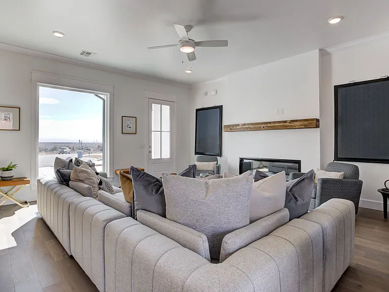 7901 Behr Dr — Photo 10