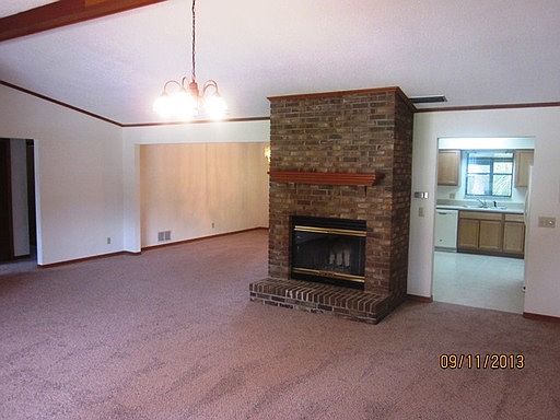 3rd image of 1527 Poplar Dr