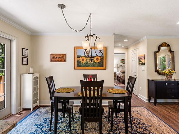 12th image of 270 Ausburn Rd