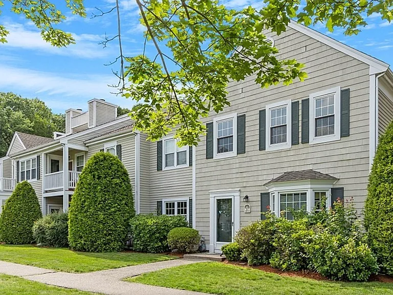 650 Brookside Dr #D — Photo 2