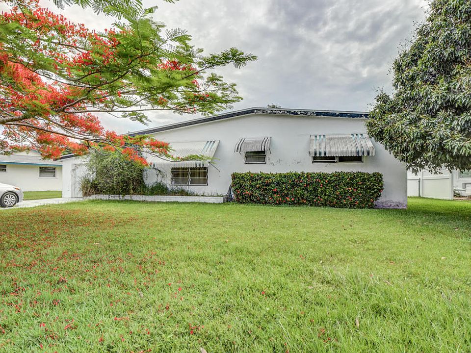 1st image of 213 SE Camino St