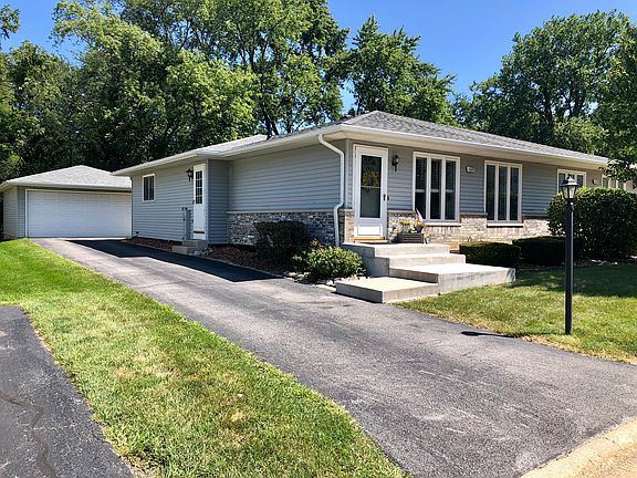 2nd image of 15347 Holly Ct #G-9