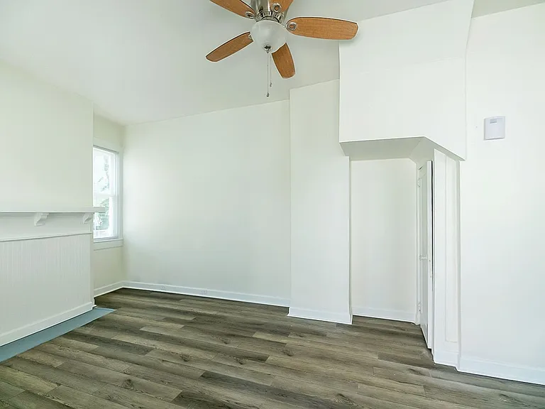 25 1/2 Maverick St — Photo 3
