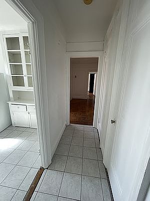 3rd image of 757 Whitehall Pl APT 2B