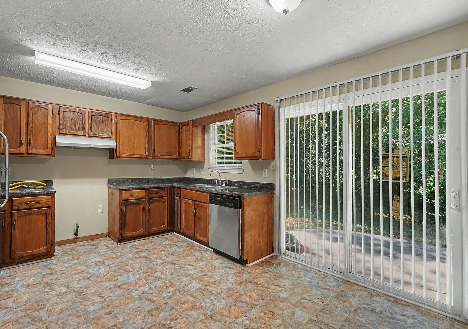 3 Bedroom 2.5 Bath House — Photo 4