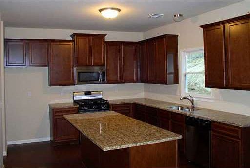 5th image of 420 Summit Village Ct
