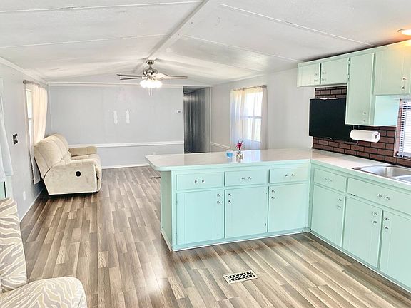 3rd image of 6 Palm Castle Dr
