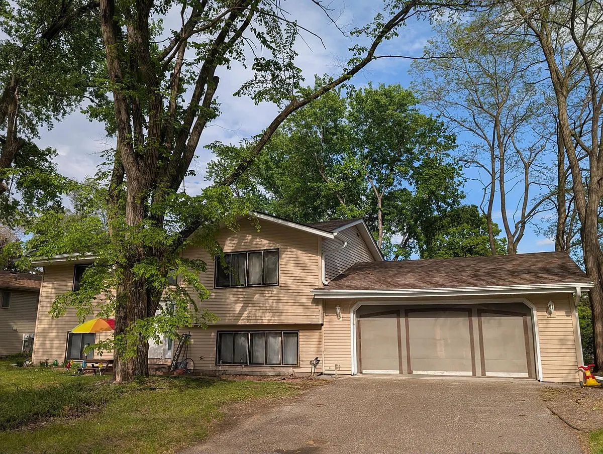 Building Photo - 7417 Meadowwood Dr N