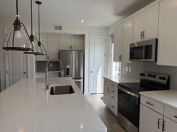 3rd image of 534 Rosemary Cir