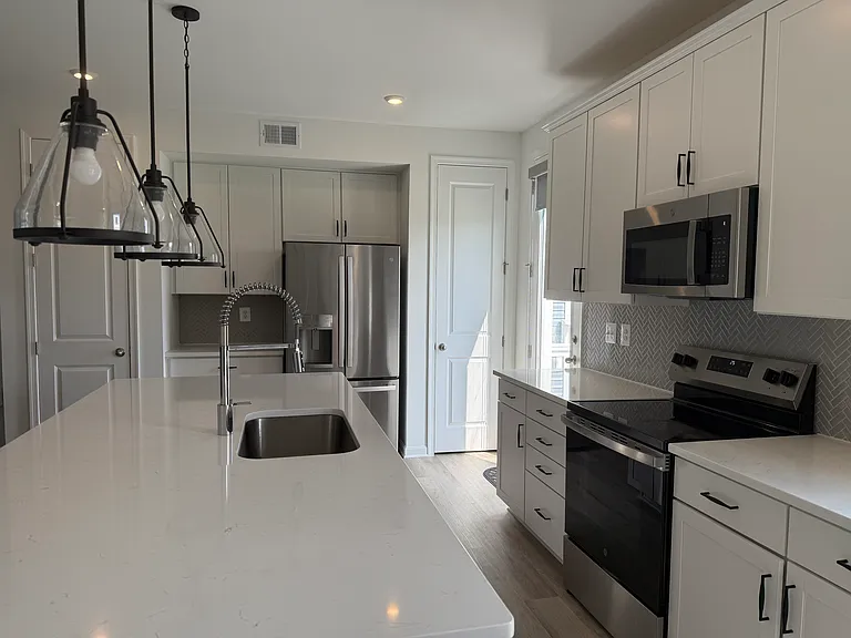 534 Rosemary Cir — Photo 3
