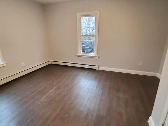 4th image of 29 Essex St #1R