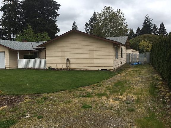2nd image of 403 NE 122nd Ave