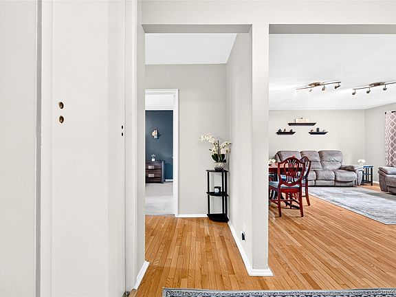 4th image of 52 Lawrence Drive #D