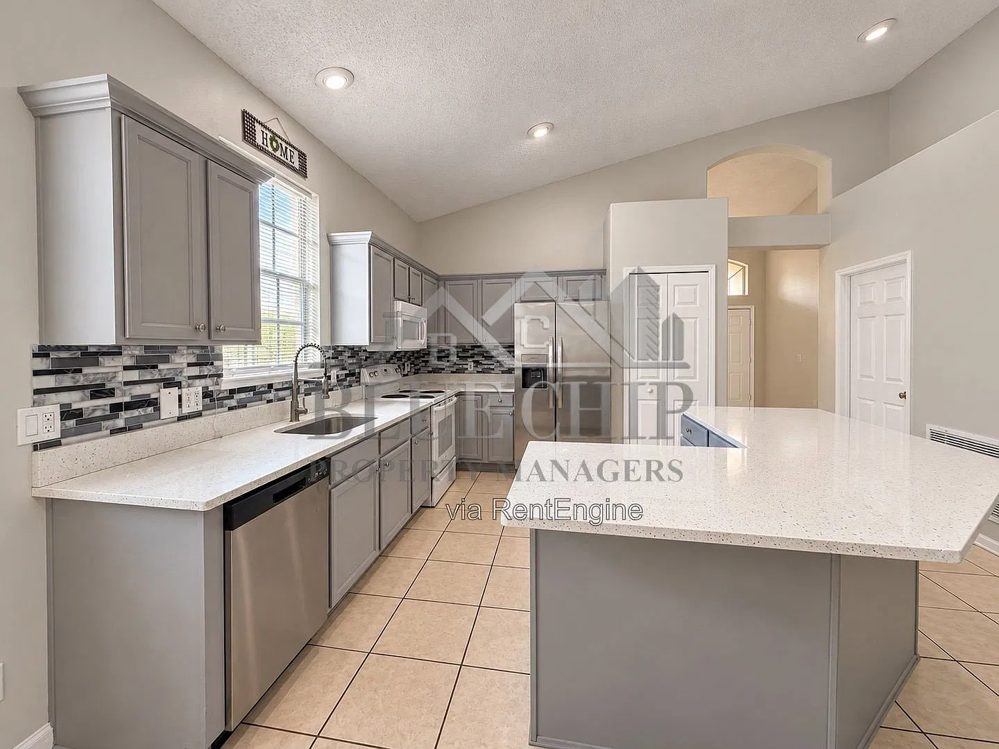 4 bed, 2.0 bath, 1985 sqft, $2,700 — Photo 4