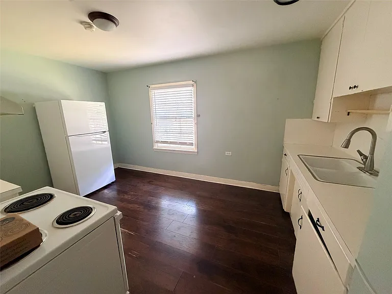 902 E Stone St — Photo 5