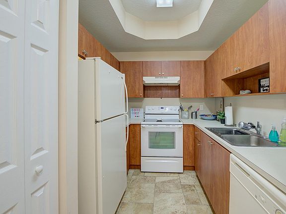 4th image of 5018 S Harbor Isles Dr