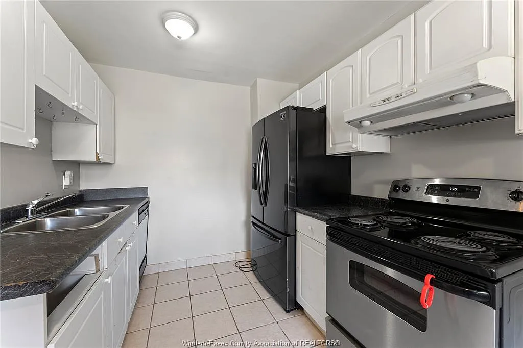 3 bed, 1.5 bath, $2,300 — Photo 4