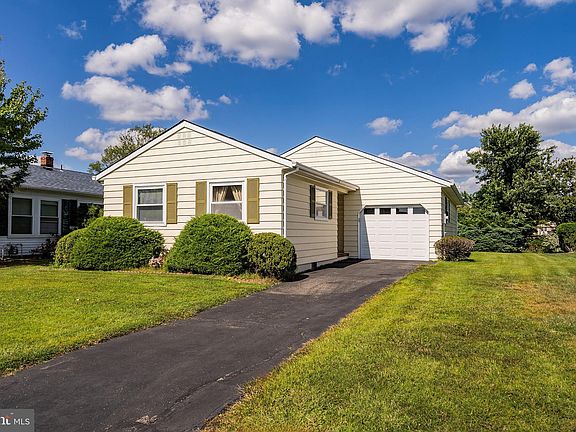 2nd image of 206 Harrington Dr N