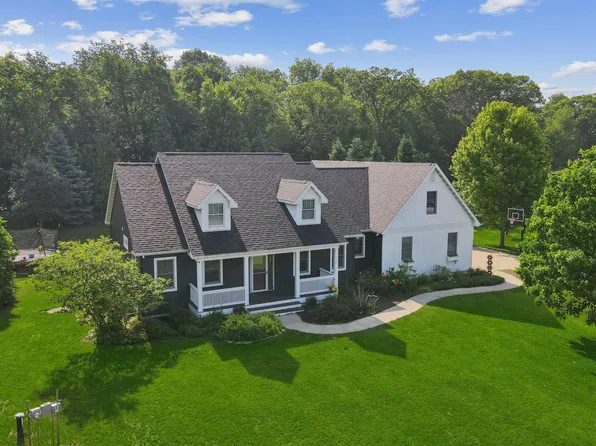 207 Sandcastle Ln, Waverly, IA 50677