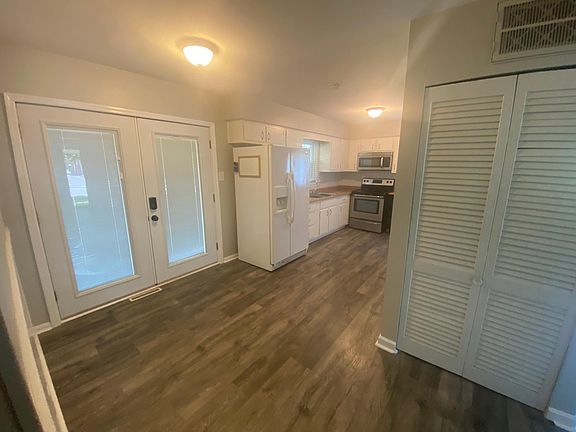 5th image of 3616 King Arthur Dr