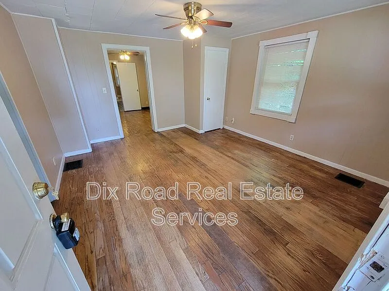 3 bed, 1.5 bath, 1200 sqft, $1,125 — Photo 3
