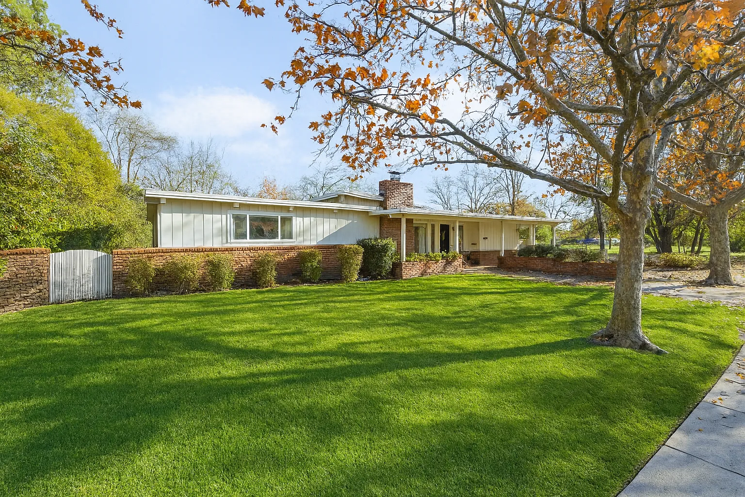 22 Arch Way — Photo 1