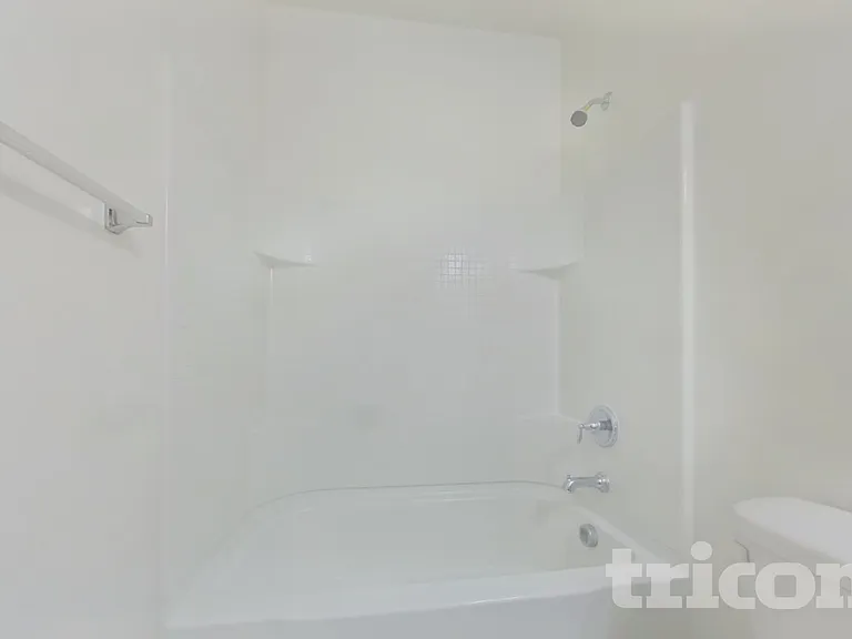 29300 W Clarendon Ave — Photo 14