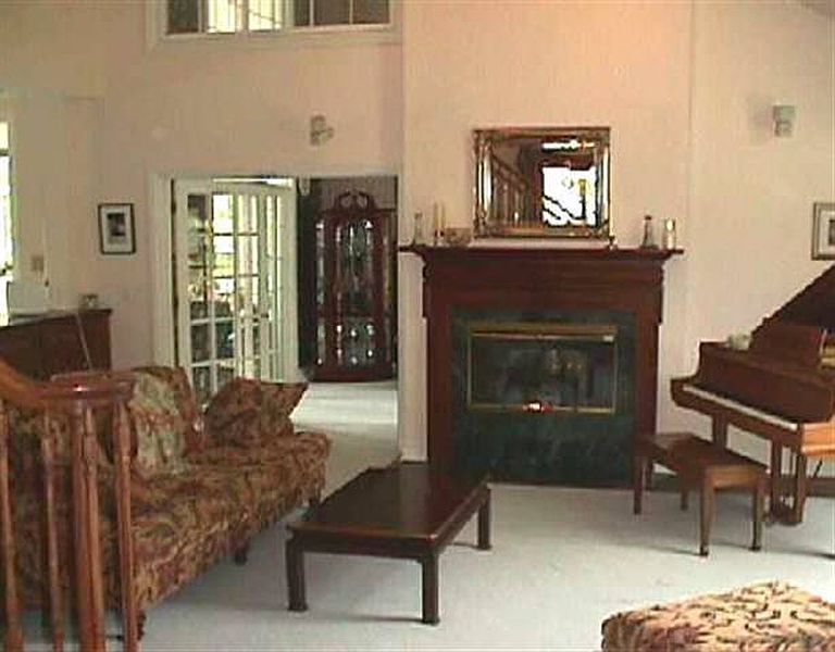 5th image of 3 WILLOW SPRING Drive