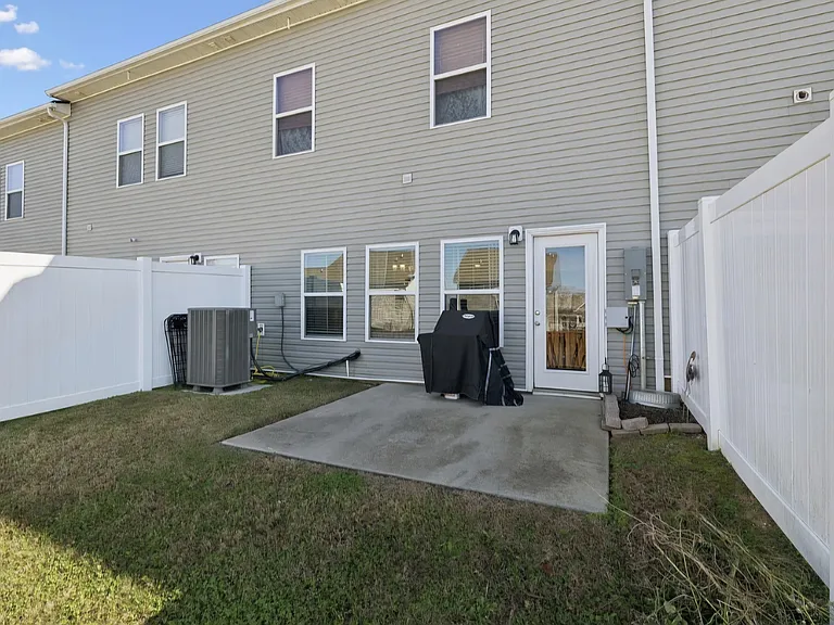2605 Sherman Way — Photo 8